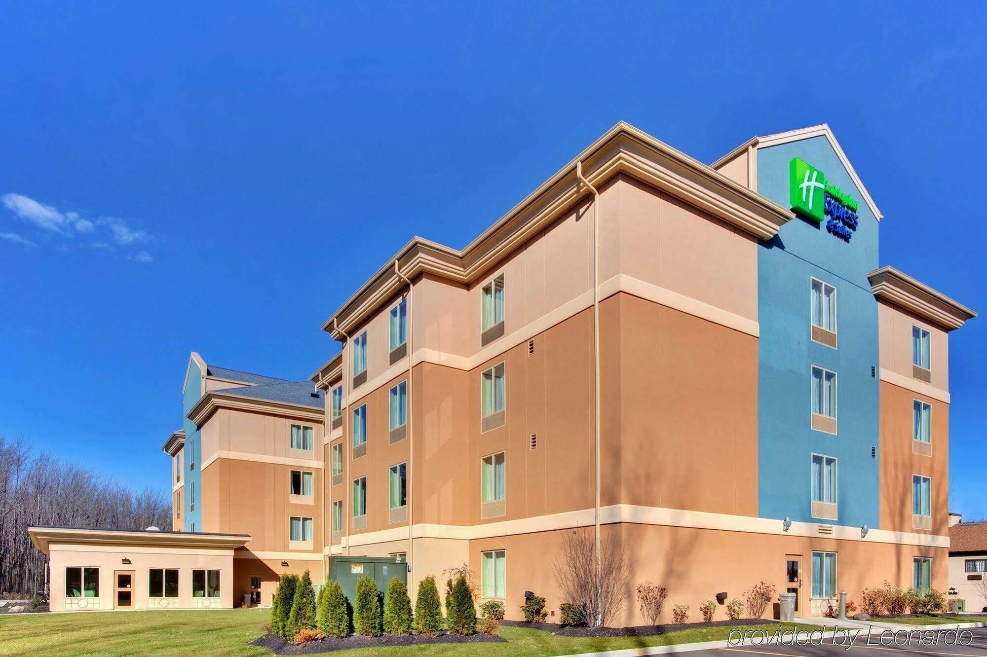 Holiday Inn Express Hotel & Suites Hamburg By Ihg Exterior foto